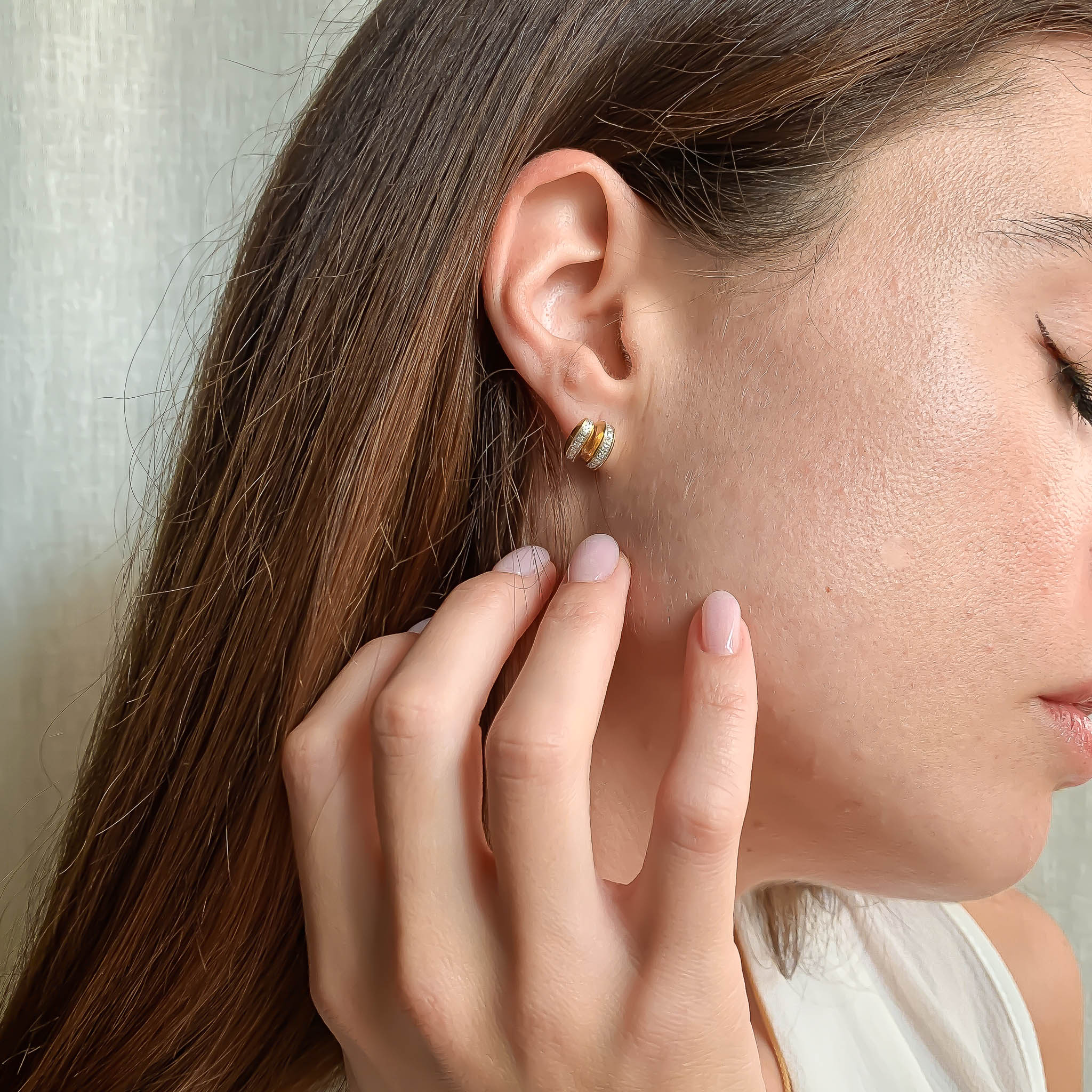 Orecchini A Cerchio Oro 22kt Traveller – 33 Mm Con Cristalli – Clip Senza Piercing - copertina
