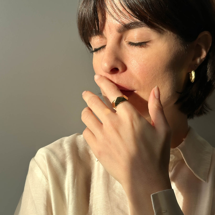 Anello borchia in oro giallo